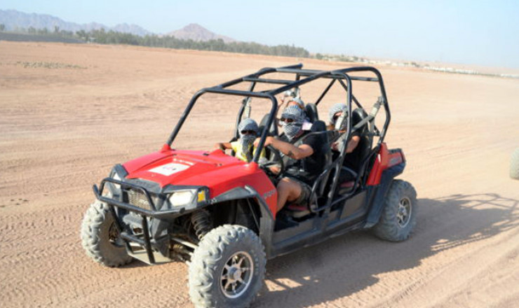 Safari in buggy per auto di famiglia nel deserto di Sharm